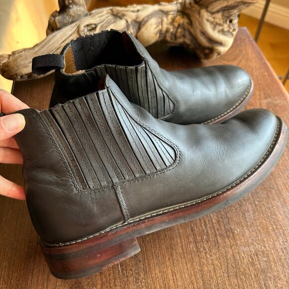 LL Bean Signature Gray Leather Chelsea Pull On Men’s 9.5 Boots Shoes - Picture 1 of 11